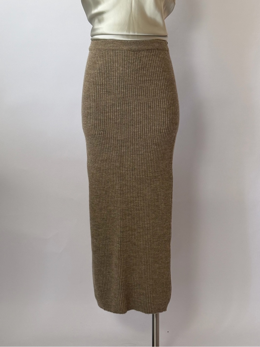Vintage Clifford & Wills 100% Wool Ribbed Knit Maxi Skirt Brown Medium.